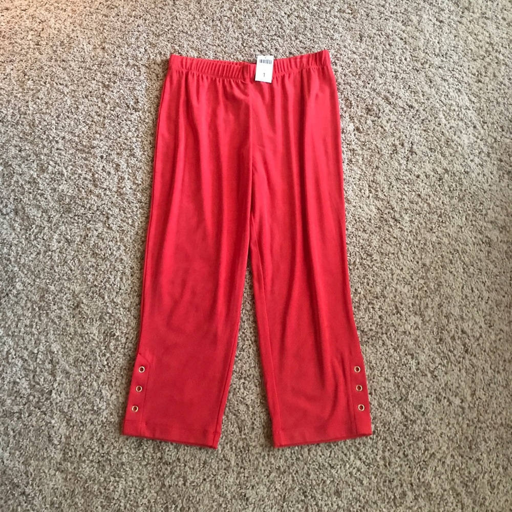 Chico’s Travelers coral cropped pants, size 1